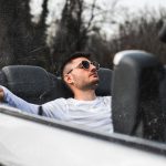 Il pop-trap di Saimon Sail torna ad entusiasmare in “Backseat”