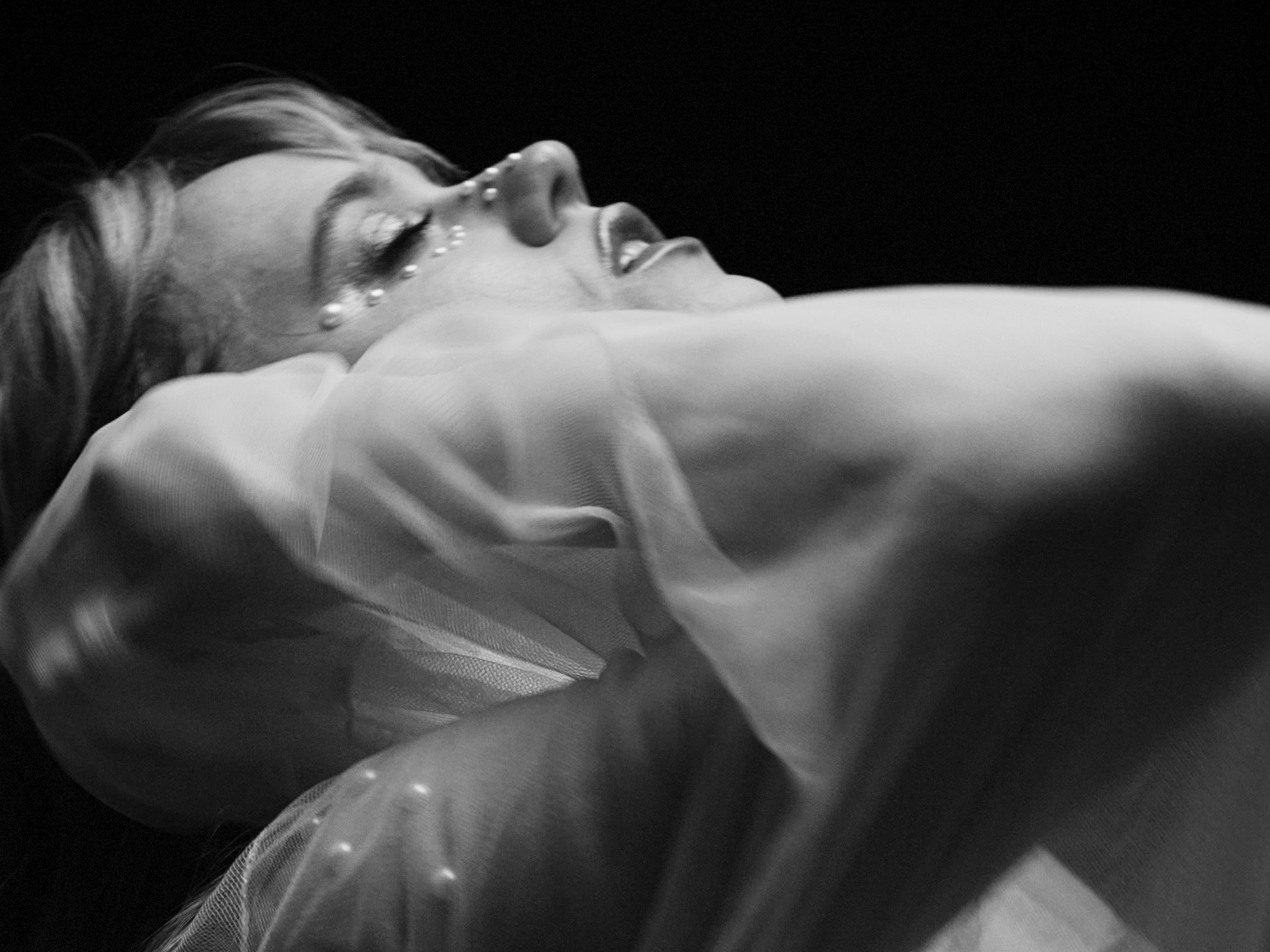 “Echi d’ombra” è il manifesto emotivo di Jey tra tensione lirica e rabbia rap